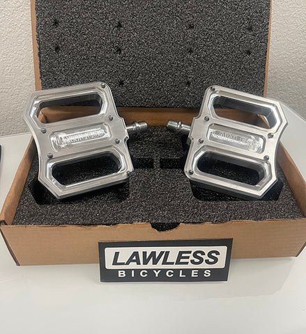 *NEW Lawless Cycles "Knockout" pedal set - 9/16"