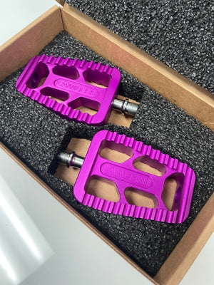 Lawless Cycles "Mad Dog" pedal set - 9/16"